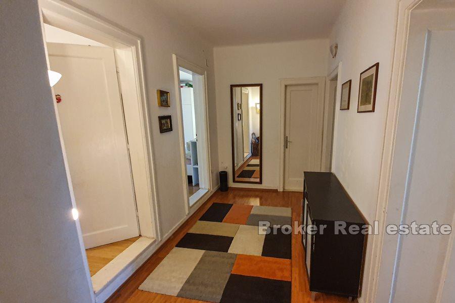 Split, Bačvice, komforan dvosoban stan