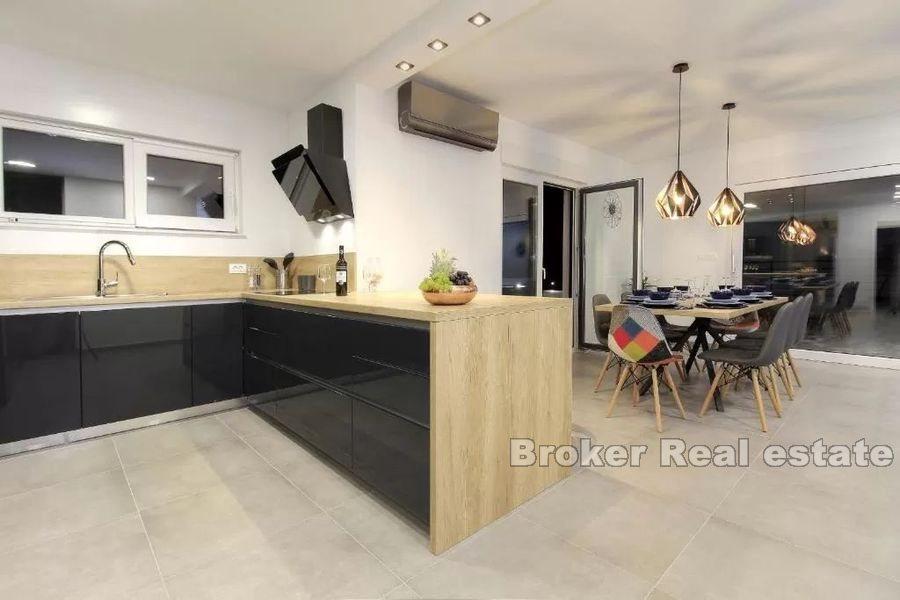 Makarska, moderne Villa mit Pool