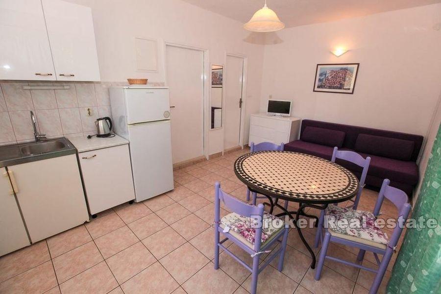 Nära Makarska, lägenheter hus