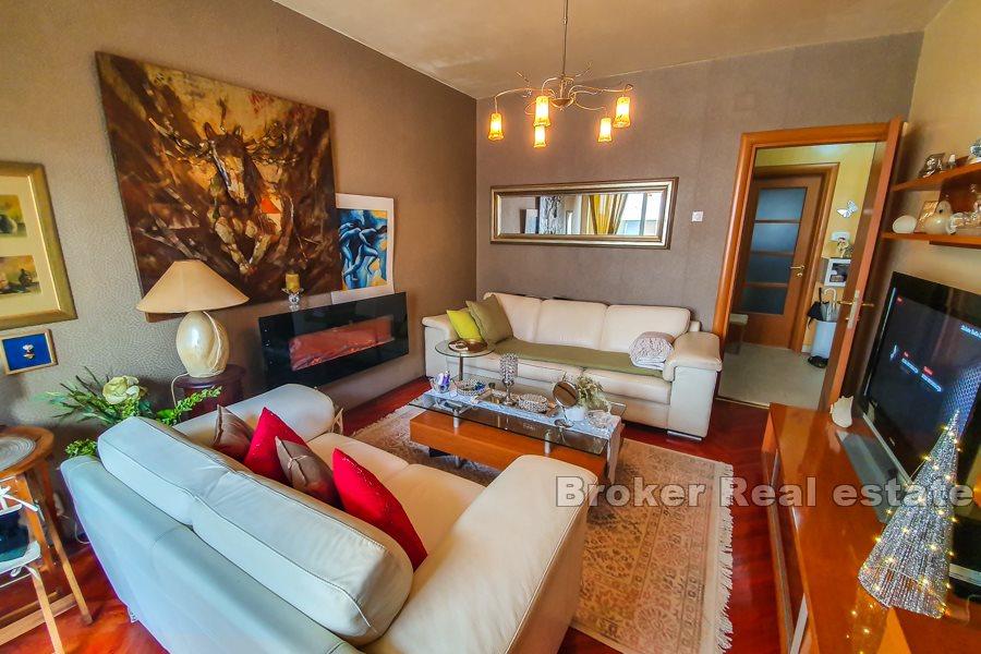 Split, Spinut - Två sovrum, snyggt inredd lägenhet