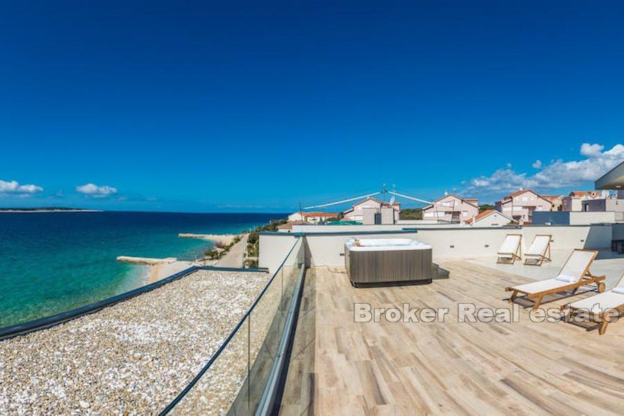 Wyspa Pag - Penthouse położony w pierwszym rzędzie nad morzem