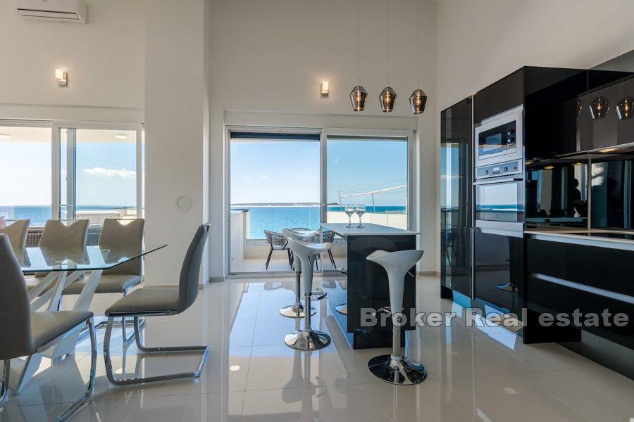 Ostrov Pag - Penthouse se nachází v první řadě u moře