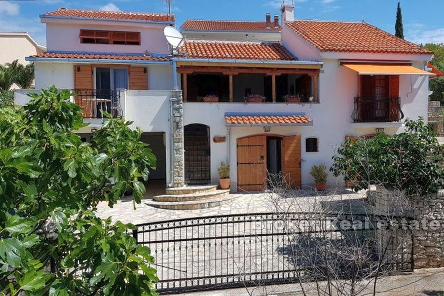 Vicino a Trogir, casa indipendente con vista mare