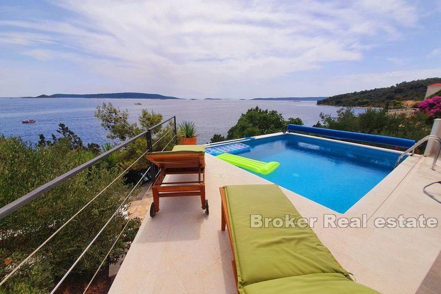 Île de Ciovo, maison avec piscine au bord de la mer