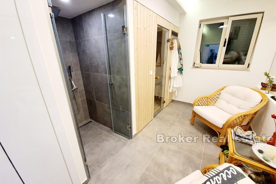 Île de Ciovo, maison avec piscine au bord de la mer