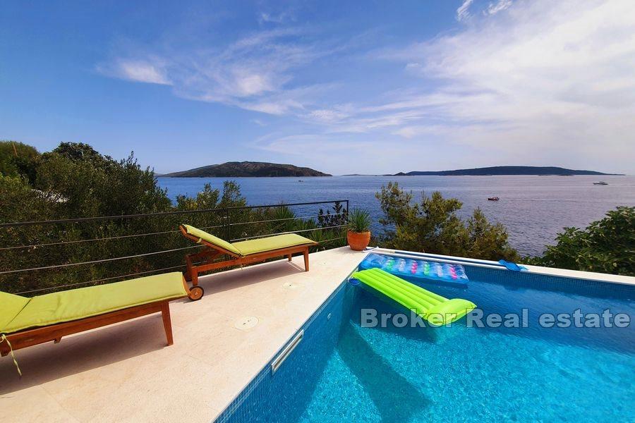Île de Ciovo, maison avec piscine au bord de la mer