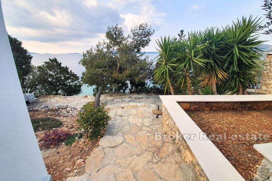 Île de Ciovo, maison avec piscine au bord de la mer