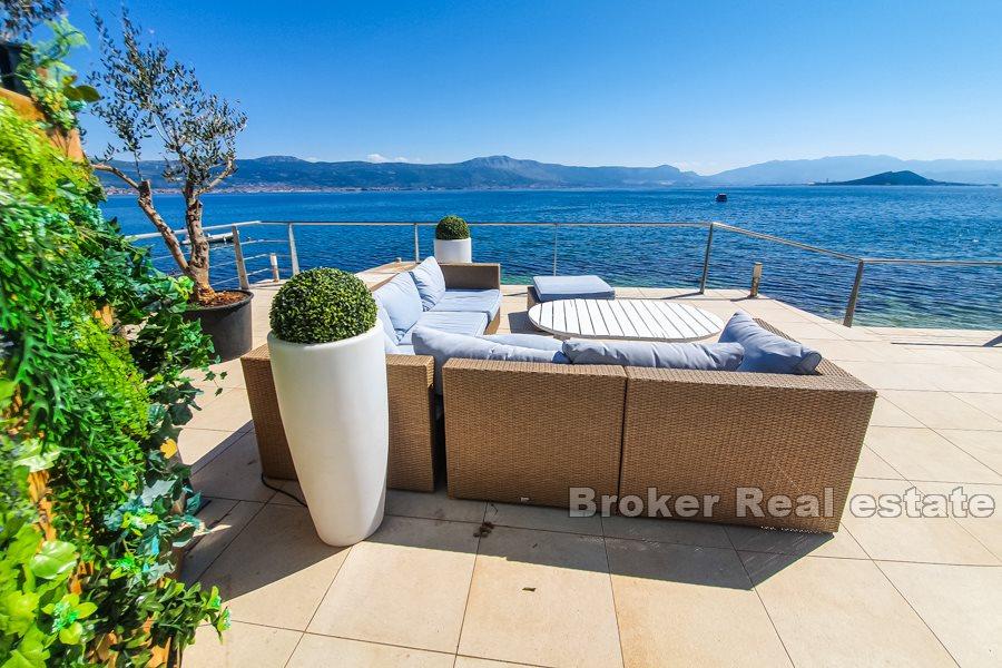 Island of Ciovo - Villa on the beach with a unique view of the sea