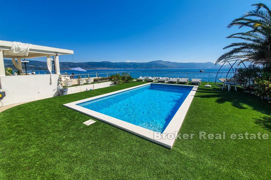 Island of Ciovo - Villa on the beach with a unique view of the sea