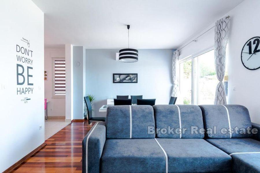 Split - Žnjan, byt se dvěma ložnicemi a terasou