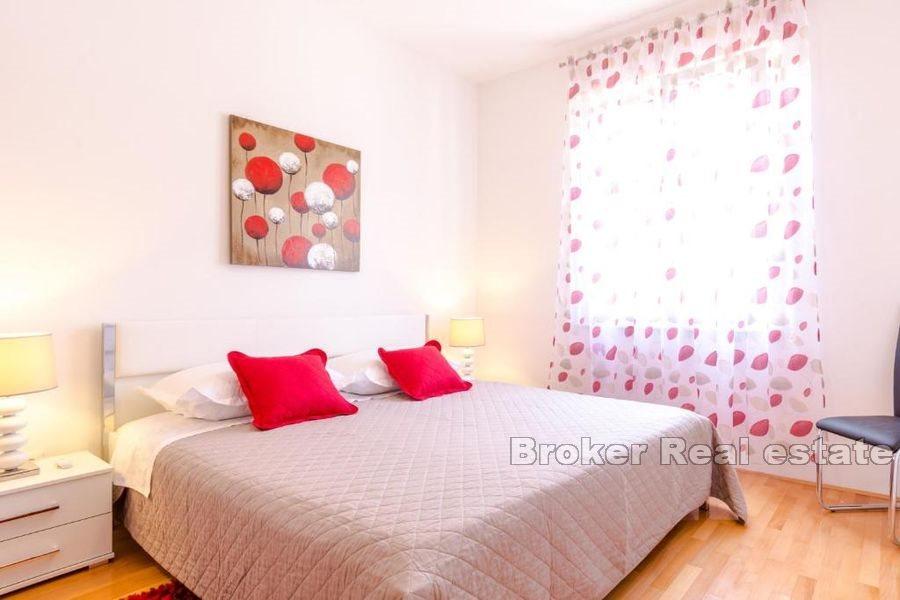 Split - Žnjan, byt se dvěma ložnicemi a terasou