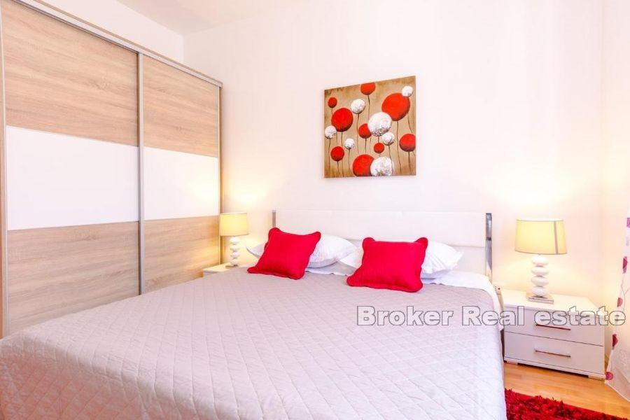 Split - Žnjan, byt se dvěma ložnicemi a terasou