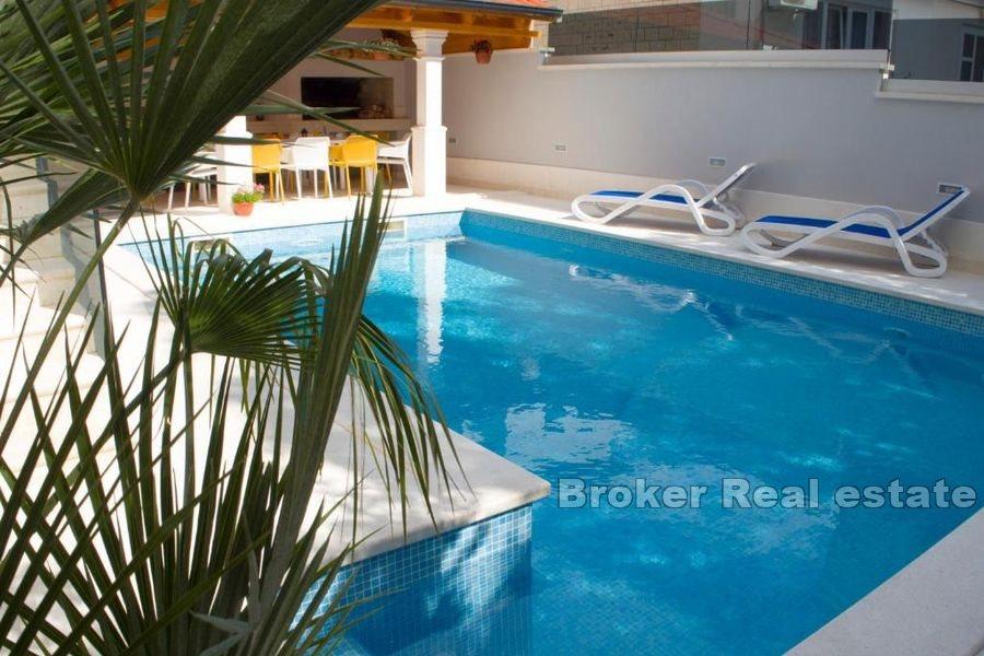 Spalato - Bačvice, due appartamenti in nuova costruzione con piscina
