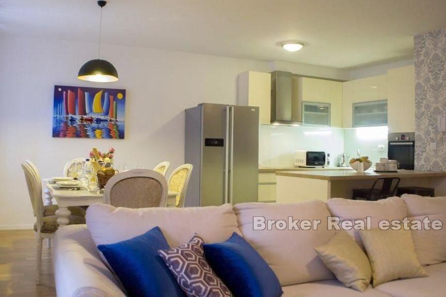 Split - Bačvice, to leiligheter i ny bygning med basseng