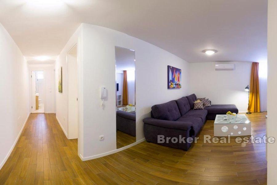 Split - Bačvice, to leiligheter i ny bygning med basseng