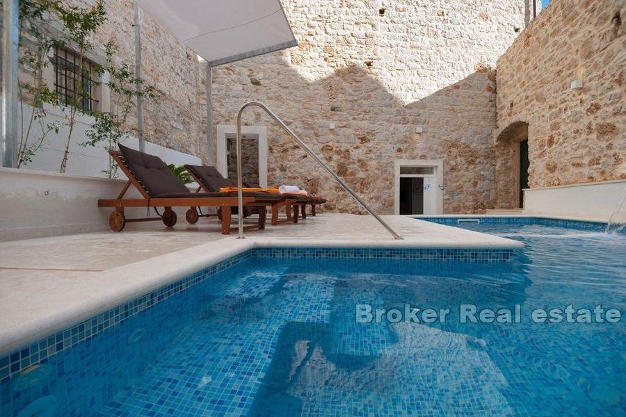 Brac - Haus mit Pool am Meer
