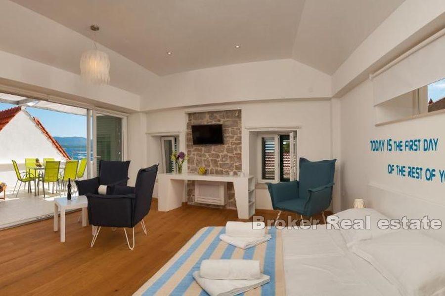 Brac - Hus med pool vid havet