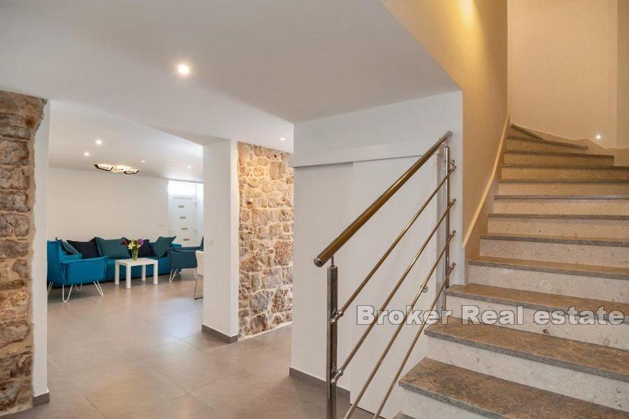 Brac - Hus med pool vid havet