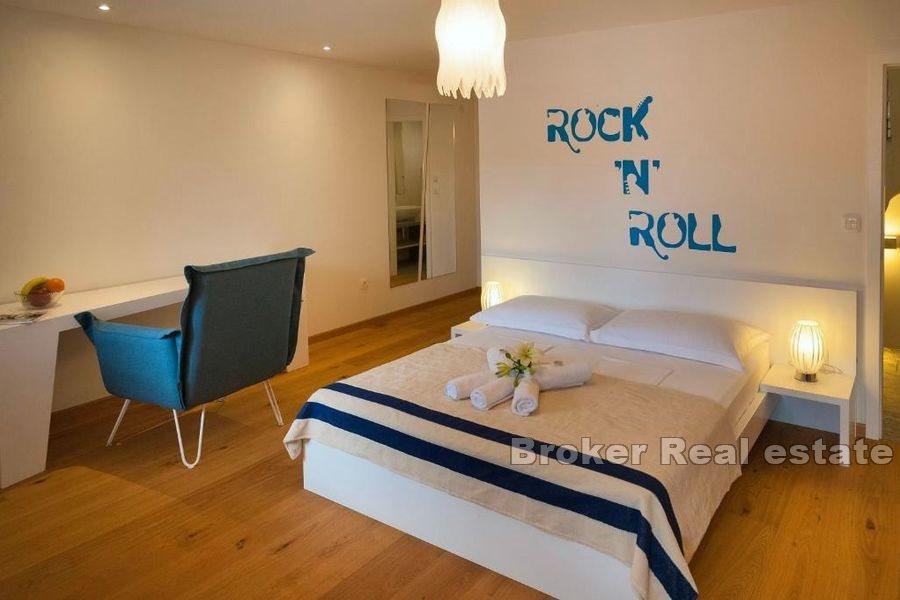 Brac - Hus med basseng ved sjøen