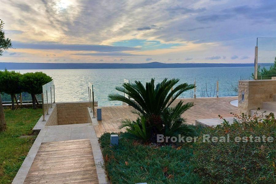 Zadar - Nowoczesna willa w pierwszym rzędzie do morza