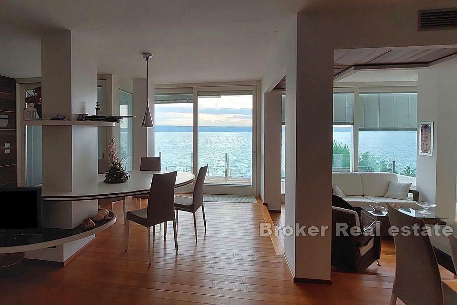 Zadar - Nowoczesna willa w pierwszym rzędzie do morza