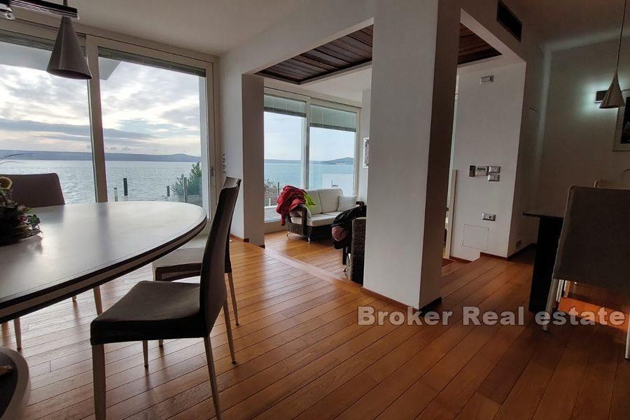 Zadar - Nowoczesna willa w pierwszym rzędzie do morza