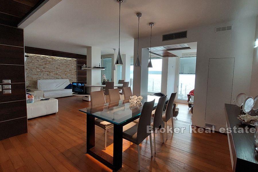 Zadar - Nowoczesna willa w pierwszym rzędzie do morza