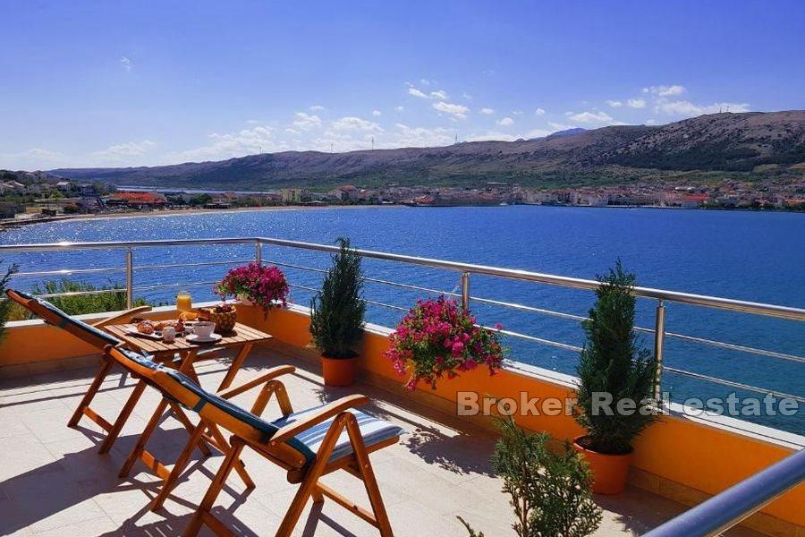 Pag - Dom/mini hotel przy plaży z widokiem na morze