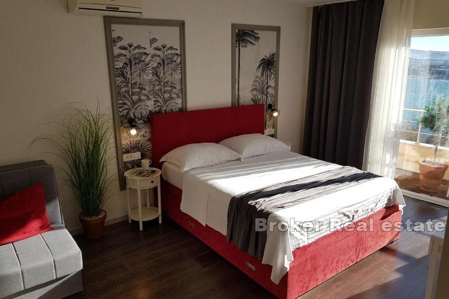 Pag - Dom/mini hotel przy plaży z widokiem na morze