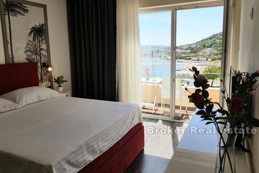 Pag - Dom/mini hotel przy plaży z widokiem na morze