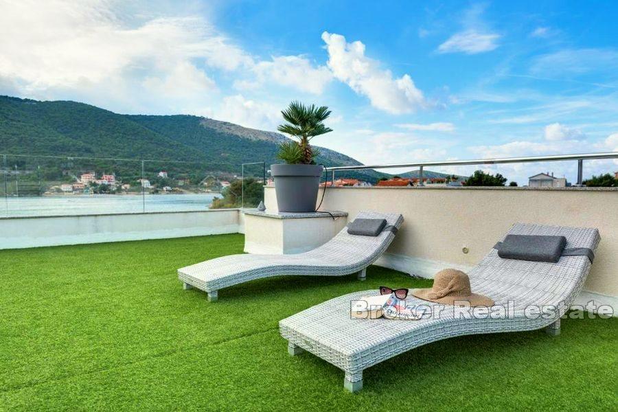 Sibenik - Dom z restauracją nad morzem