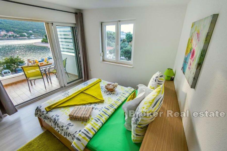 Sibenik - Dom z restauracją nad morzem