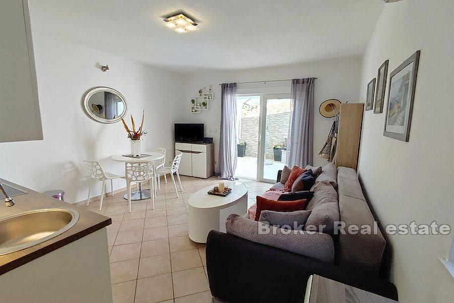 Ostrov Brač - Jednoizbový apartmán s terasou