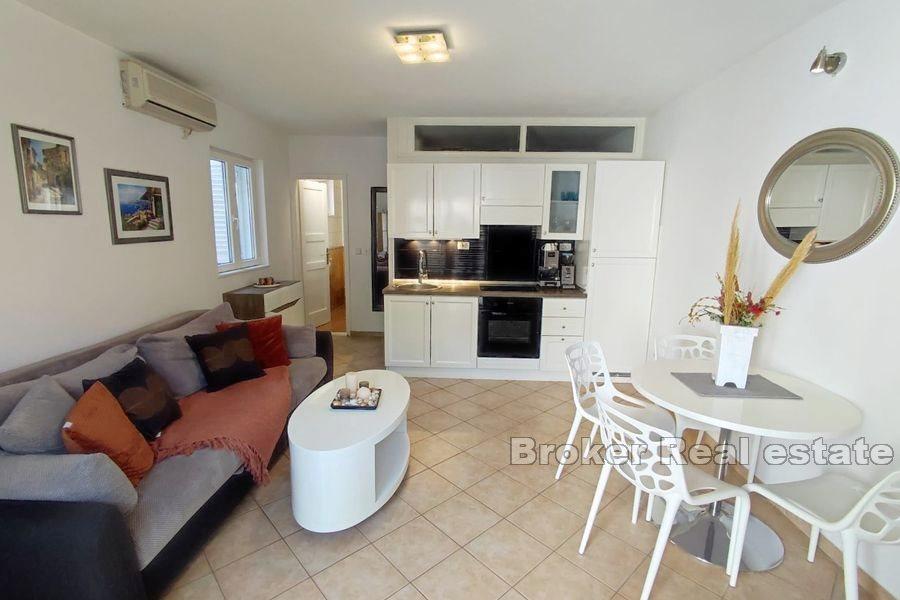 Ostrov Brač - Jednoizbový apartmán s terasou