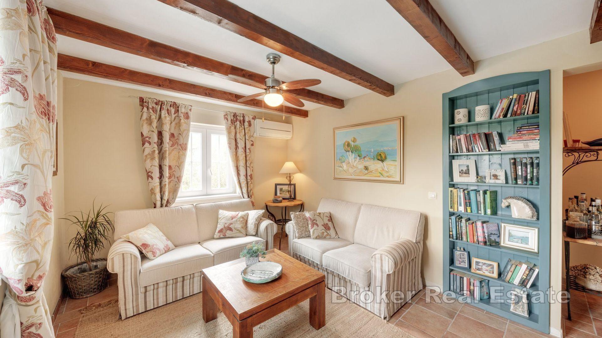 Ostrov Hvar - Kamenný dom v zálive, prvý rad k moru