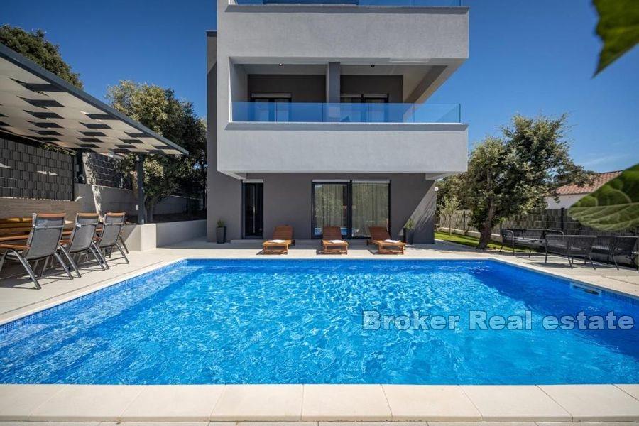 Zadar - Villa med basseng ved stranden