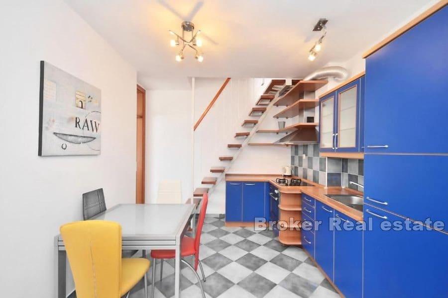 Split - Žnjan, two-story apartment with a sea view