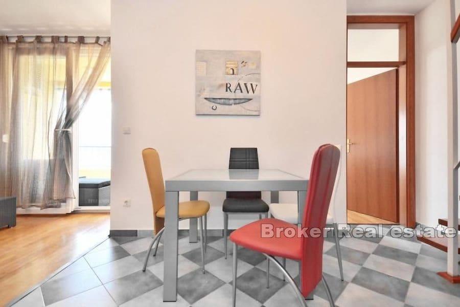 Split - Žnjan, two-story apartment with a sea view