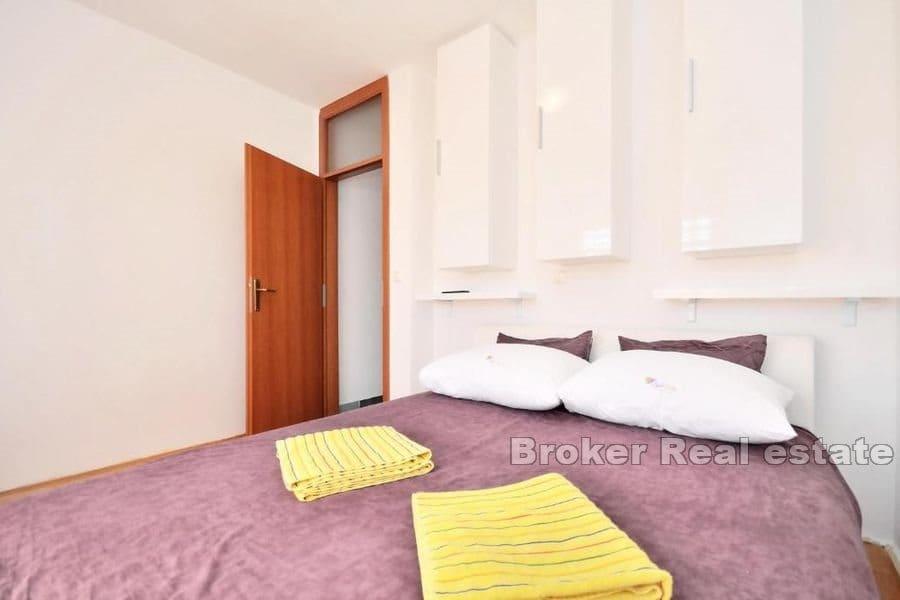 Split - Žnjan, two-story apartment with a sea view