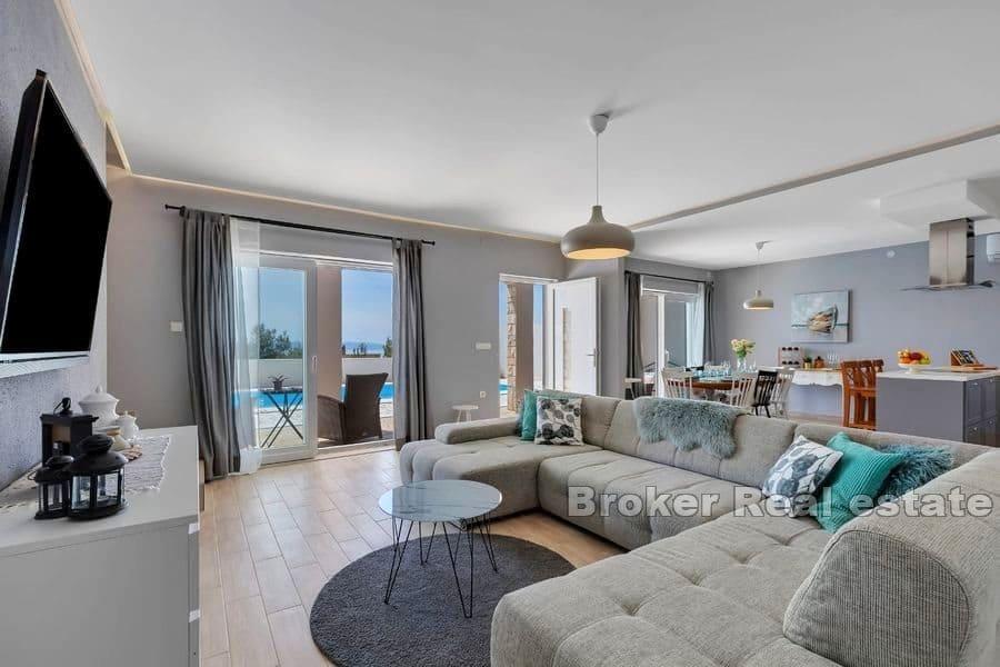 Makarska - Fastighet med fin trädgård inte långt från havet