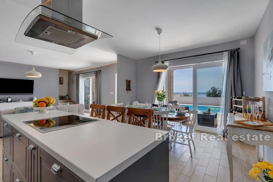 Makarska - Fastighet med fin trädgård inte långt från havet