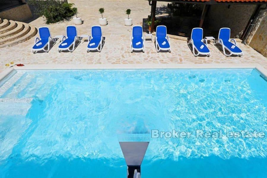 Zadar - Lägenhetshus med pool nära stranden