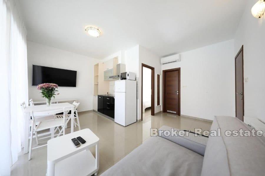 Zadar - Lägenhetshus med pool nära stranden