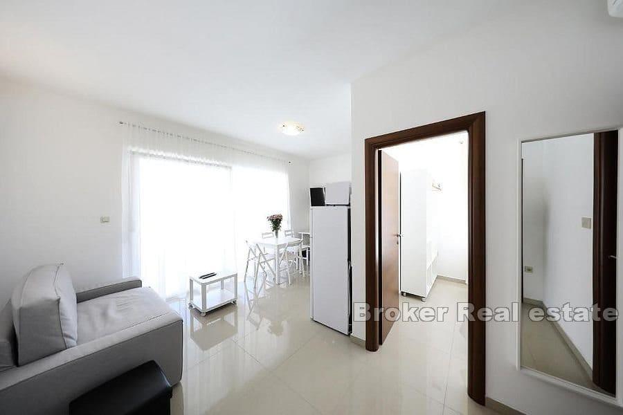 Zadar - Lägenhetshus med pool nära stranden