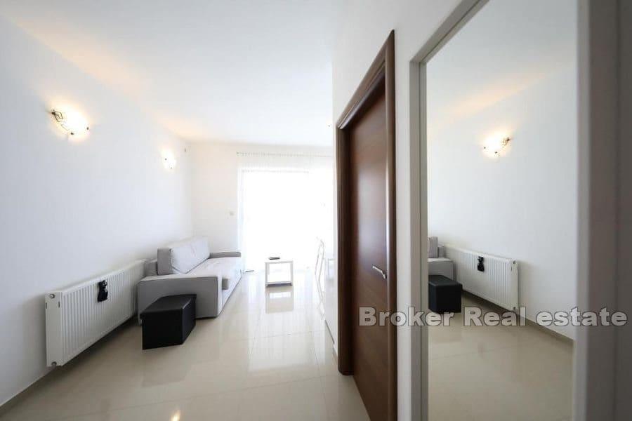 Zadar - Lägenhetshus med pool nära stranden