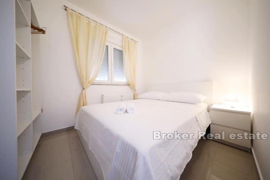 Zadar - Lägenhetshus med pool nära stranden