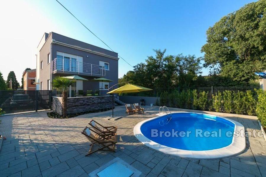 Biograd na Moru - Pěkný dům s bazénem nedaleko od moře