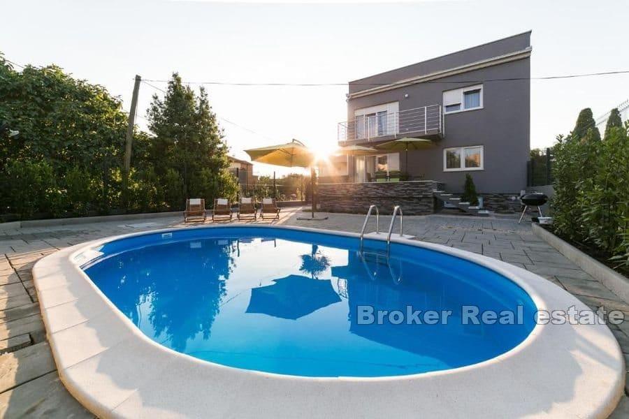 Biograd na Moru - Bella casa con piscina non lontano dal mare