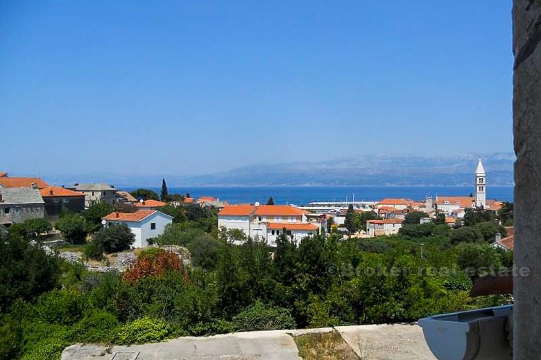 øya Brac, Supetar sentrum, hus med 5 leiligheter