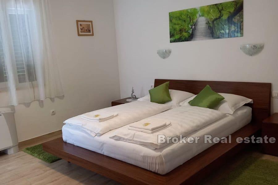 Makarska - Casa indipendente con piscina immersa nel verde